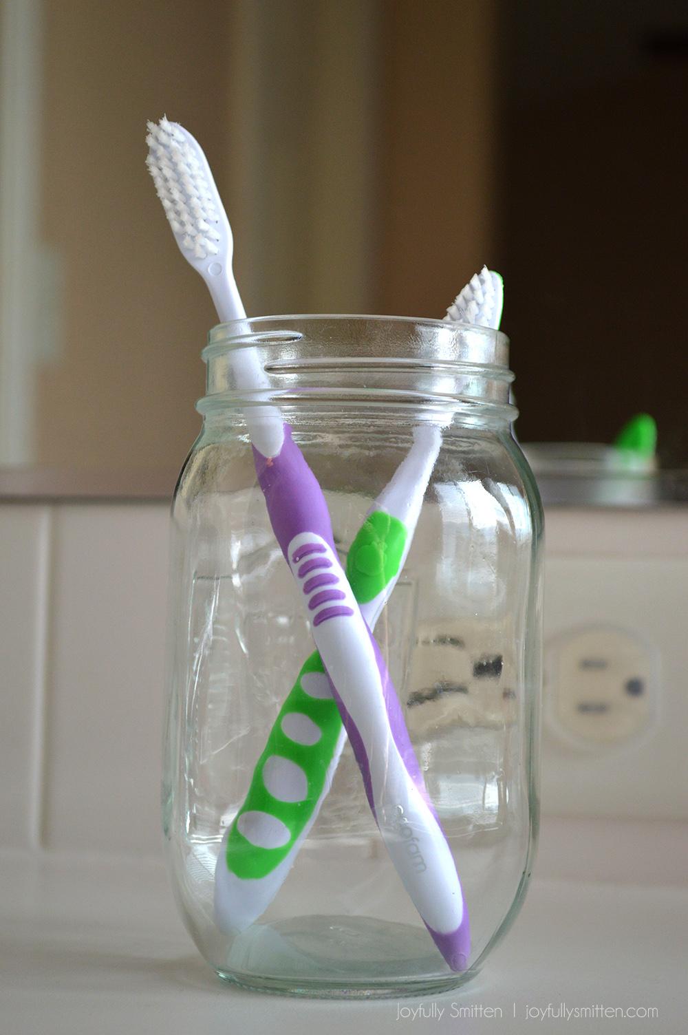  100% eco-friendly toothbrush with anti-microbial, silver-infused bristles
