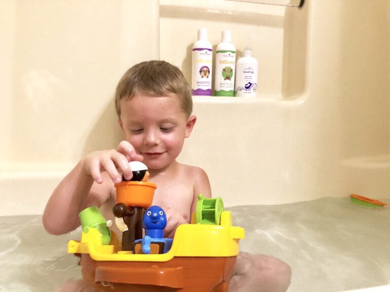 Bath time with Toomies
